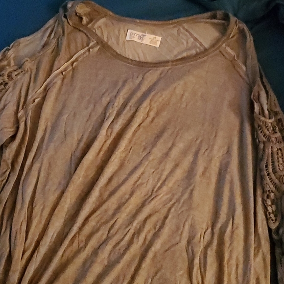 Cold Shoulder Top - Picture 6 of 8